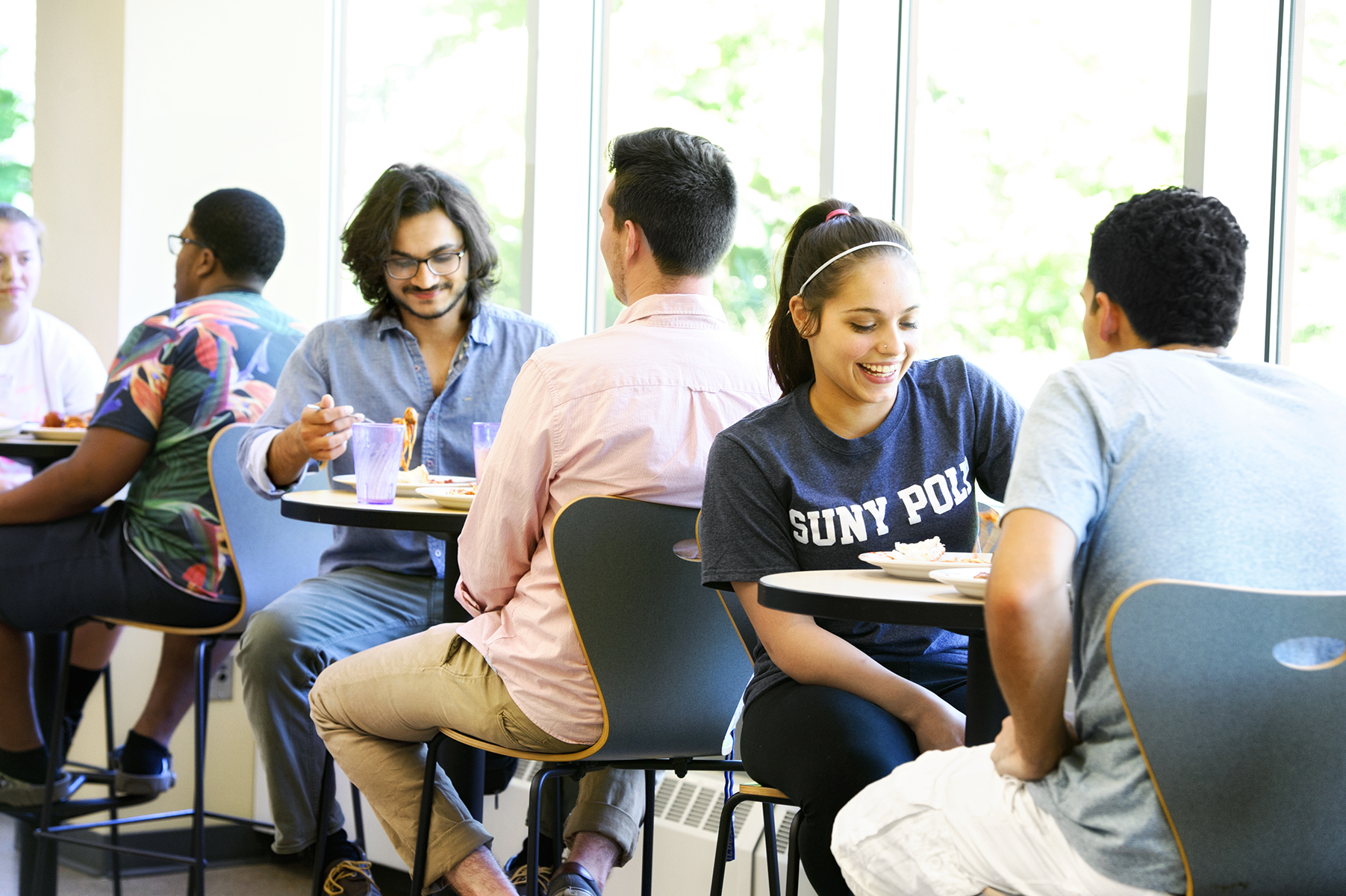 Students enjoying lunch on the Utica campus